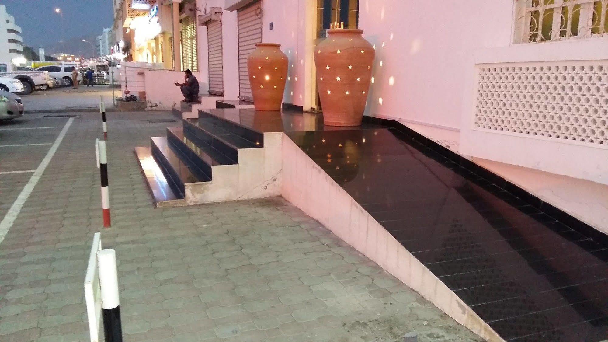 Wādī Kabīr Majestic Hotel מראה חיצוני תמונה